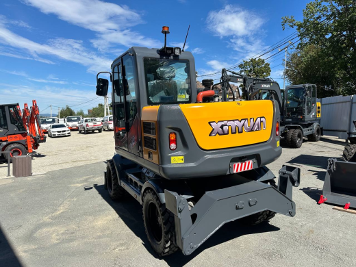 Колесный экскаватор XINYUAN B70S