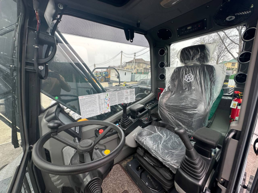 Колесный экскаватор XINYUAN C150W