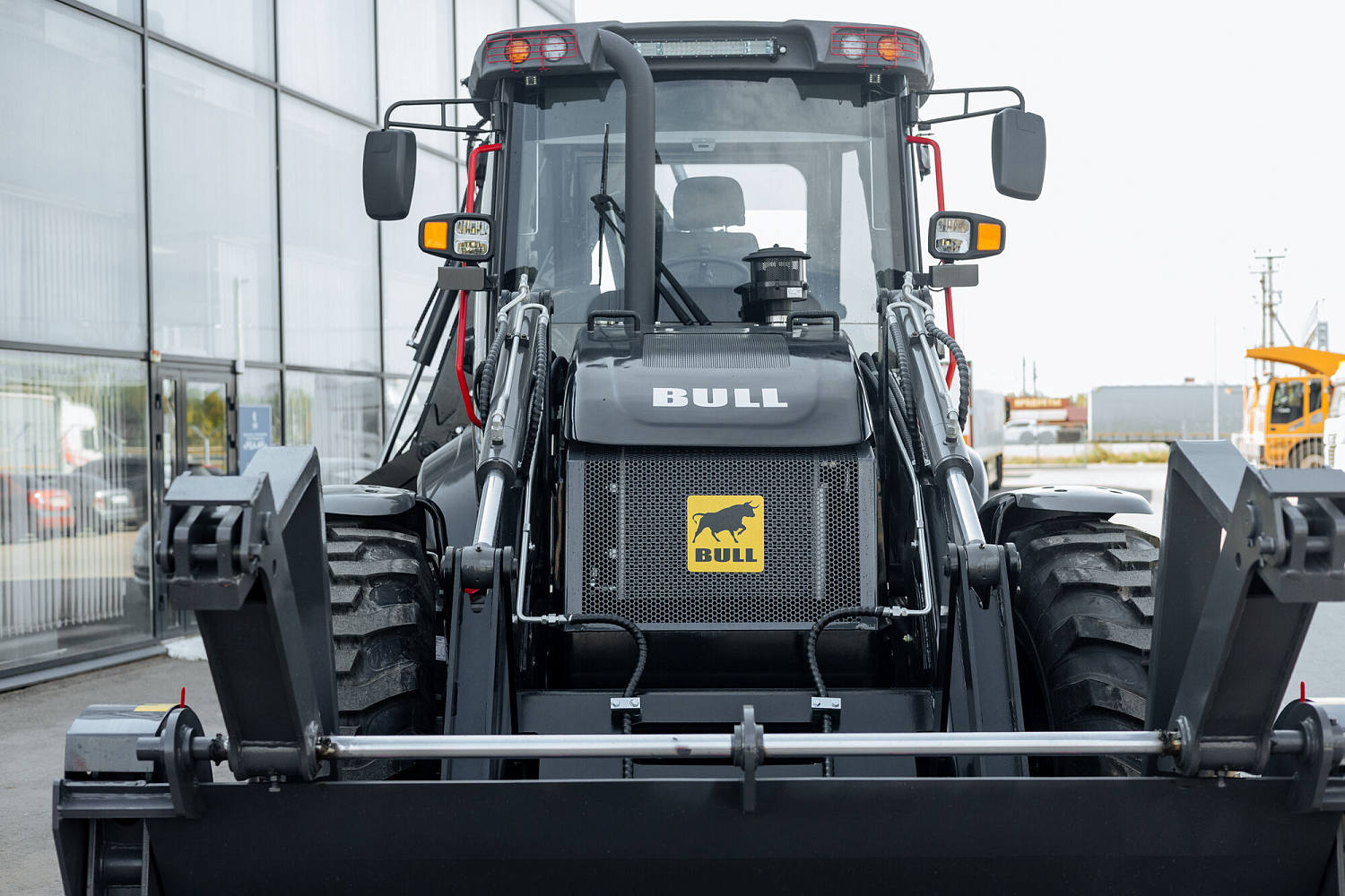 Экскаватор-погрузчик BULL 4SX-F