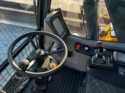 Колесный экскаватор XINYUAN C140W с лифт-кабиной