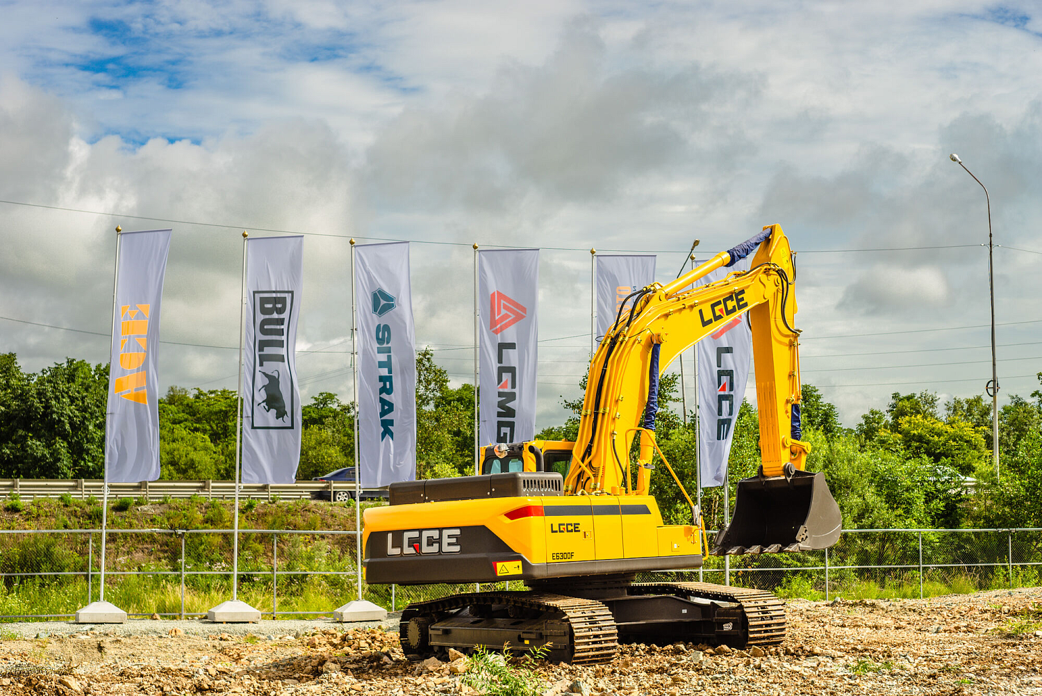 Экскаватор гусеничный LGCE E6300F