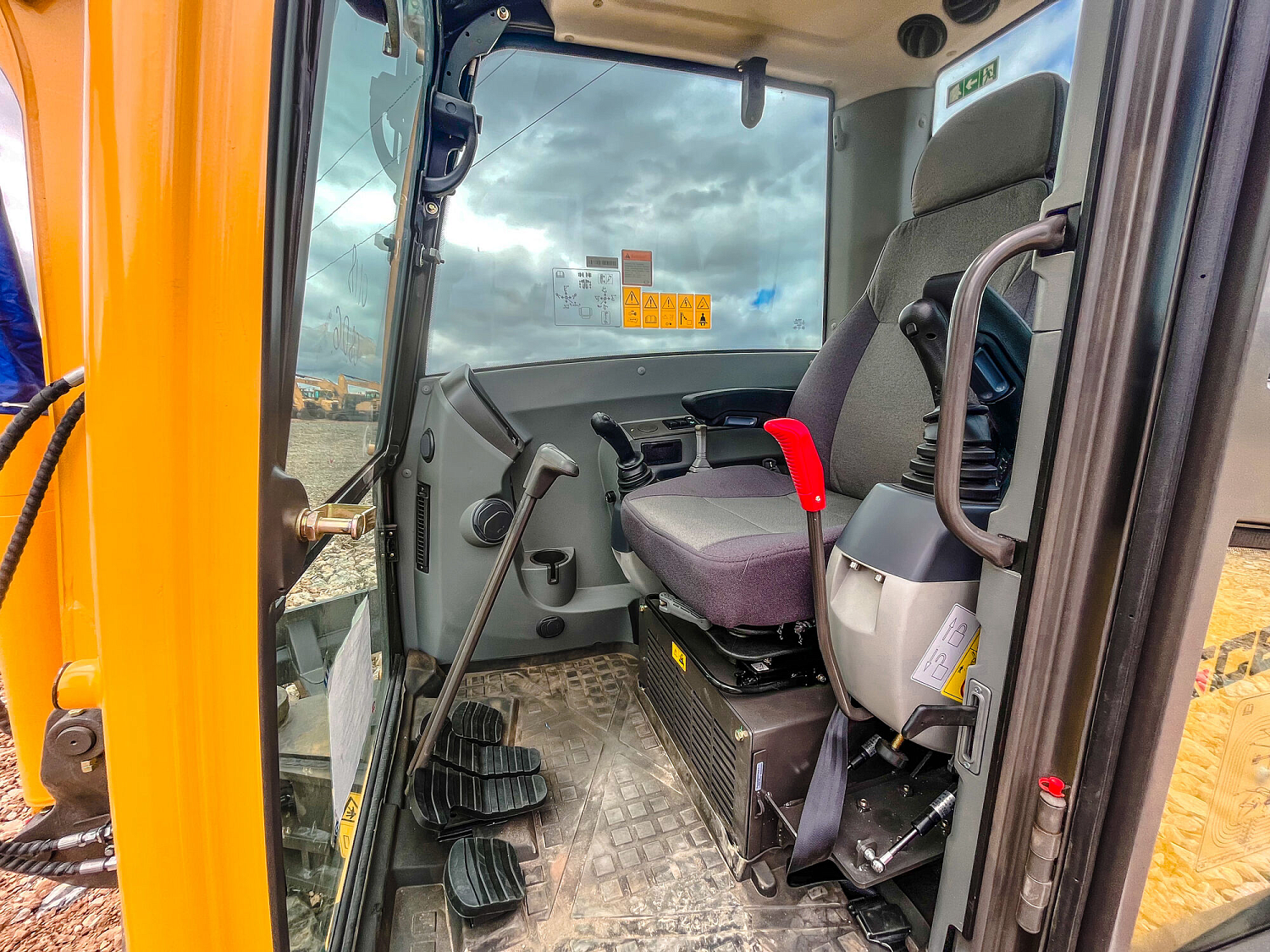 Экскаватор гусеничный LGCE E635F (Квик-каплер гидравлический)