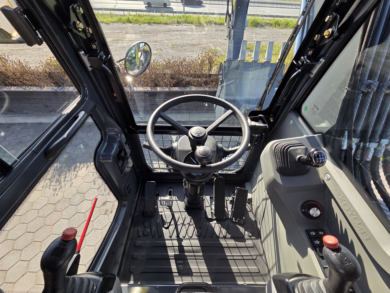 Колесный экскаватор XINYUAN B65 ECO