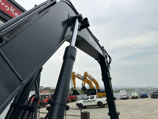 Колесный экскаватор XINYUAN C135W