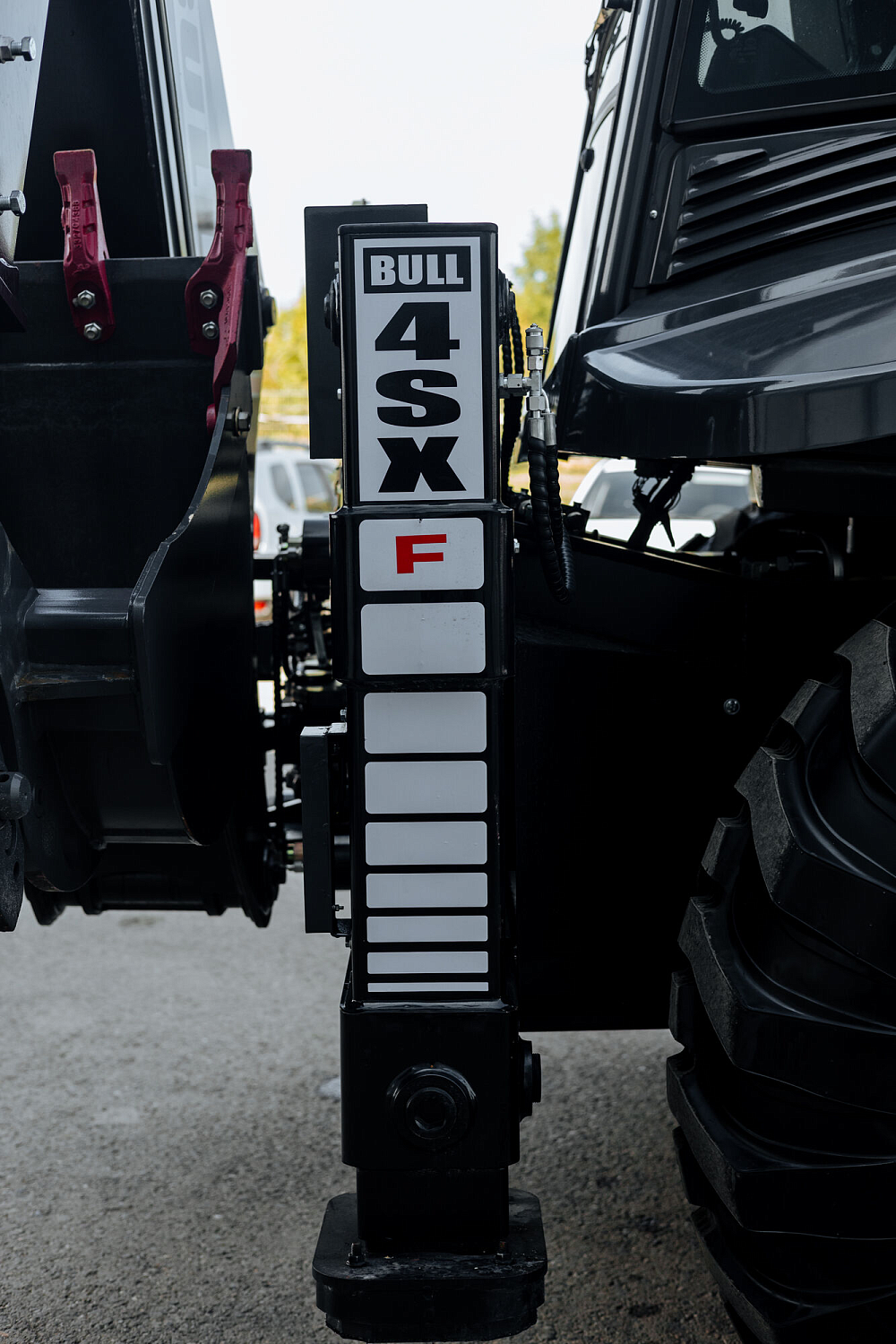 Экскаватор-погрузчик BULL 4SX-F