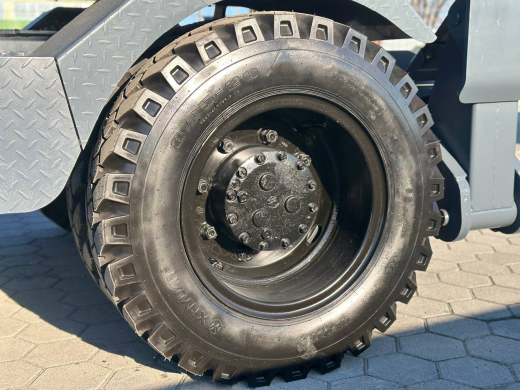 Колесный экскаватор XINYUAN C140W с лифт-кабиной