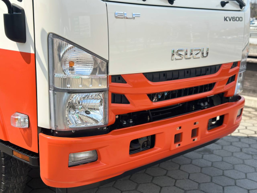 Эвакуаторная платформа 4.5 т с КМУ 3.2 т на шасси Isuzu Elf