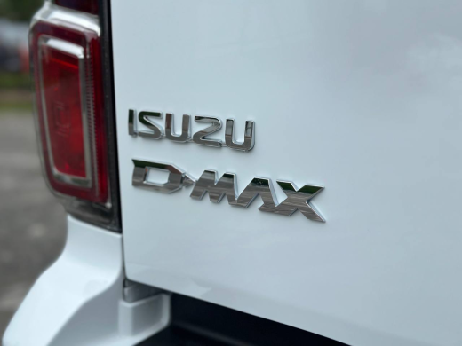 Isuzu D-MAX V-CROSS 2.5 TD