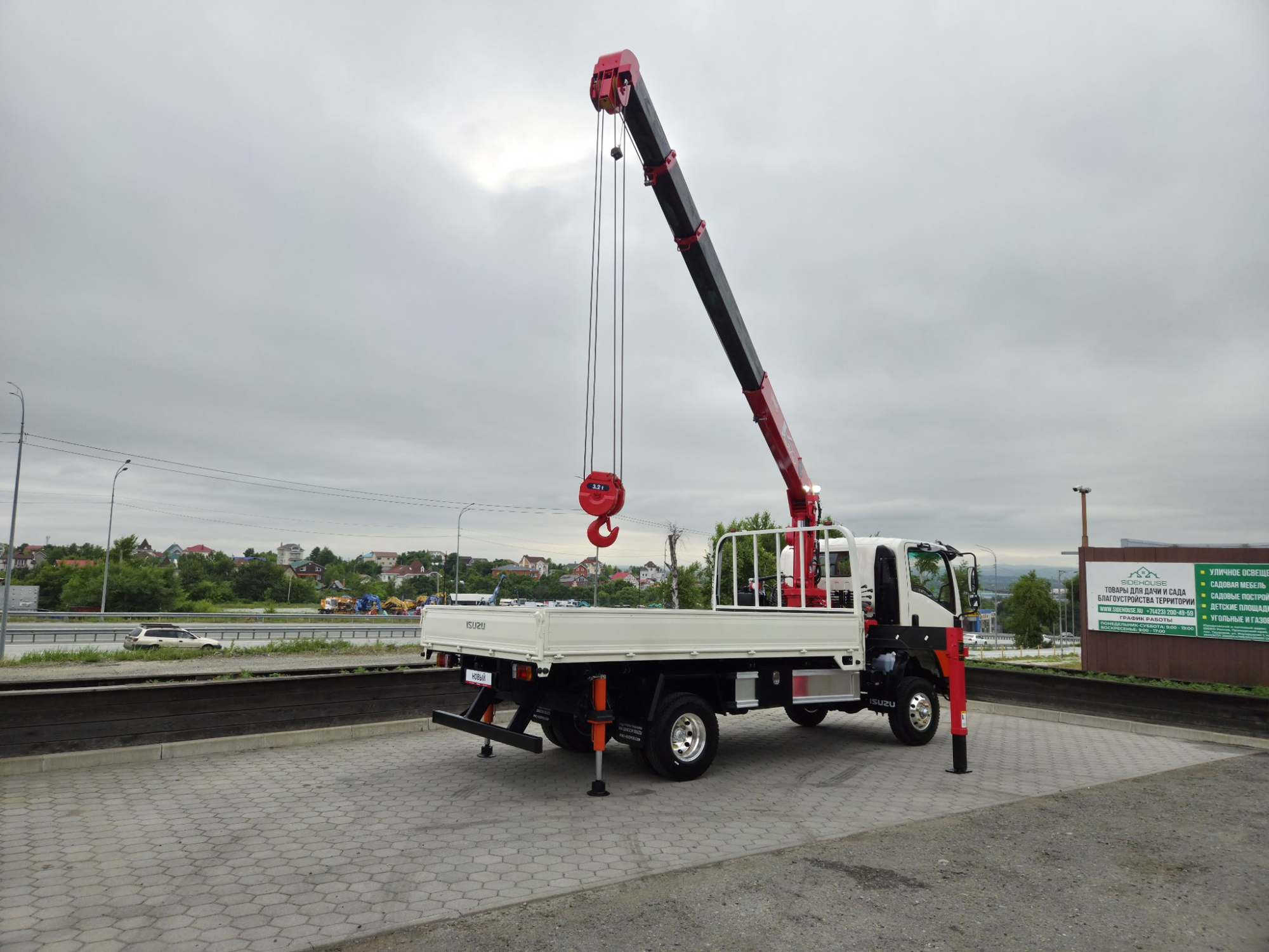 ISUZU ELF бортовой с КМУ UNIC