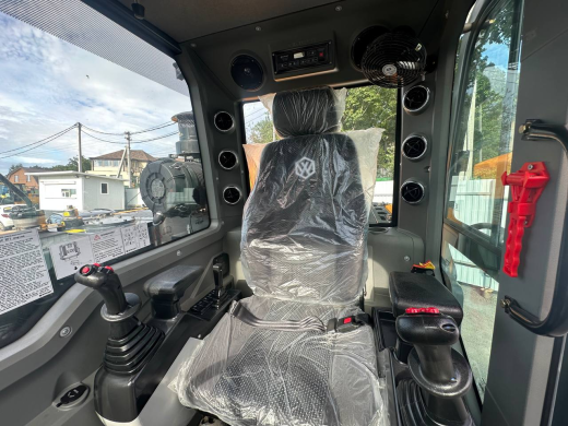 Колесный экскаватор XINYUAN C100 Professional