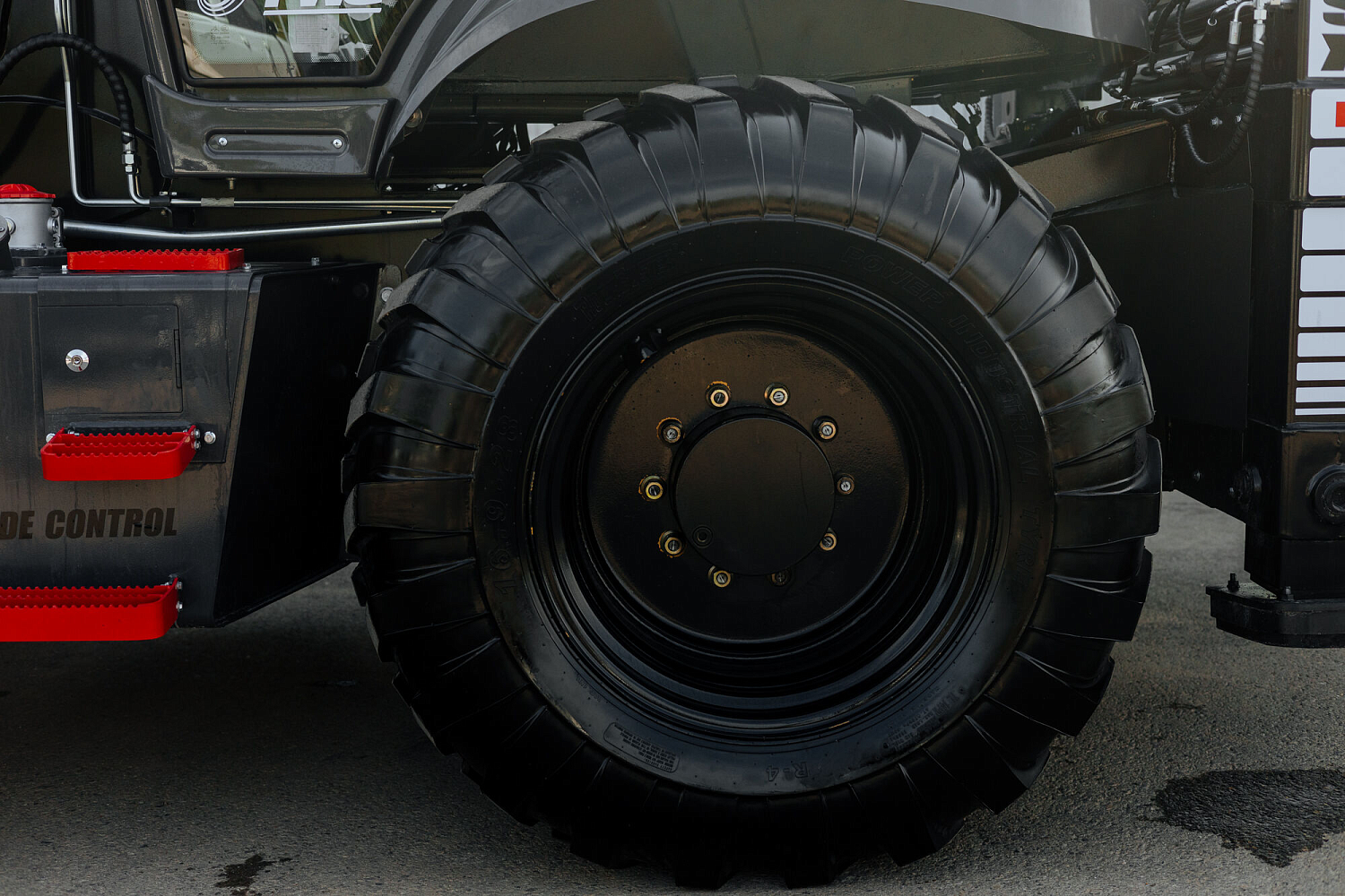 Экскаватор-погрузчик BULL 4SX-F