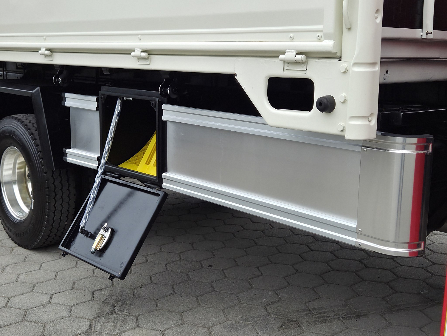 ISUZU ELF бортовой с КМУ UNIC