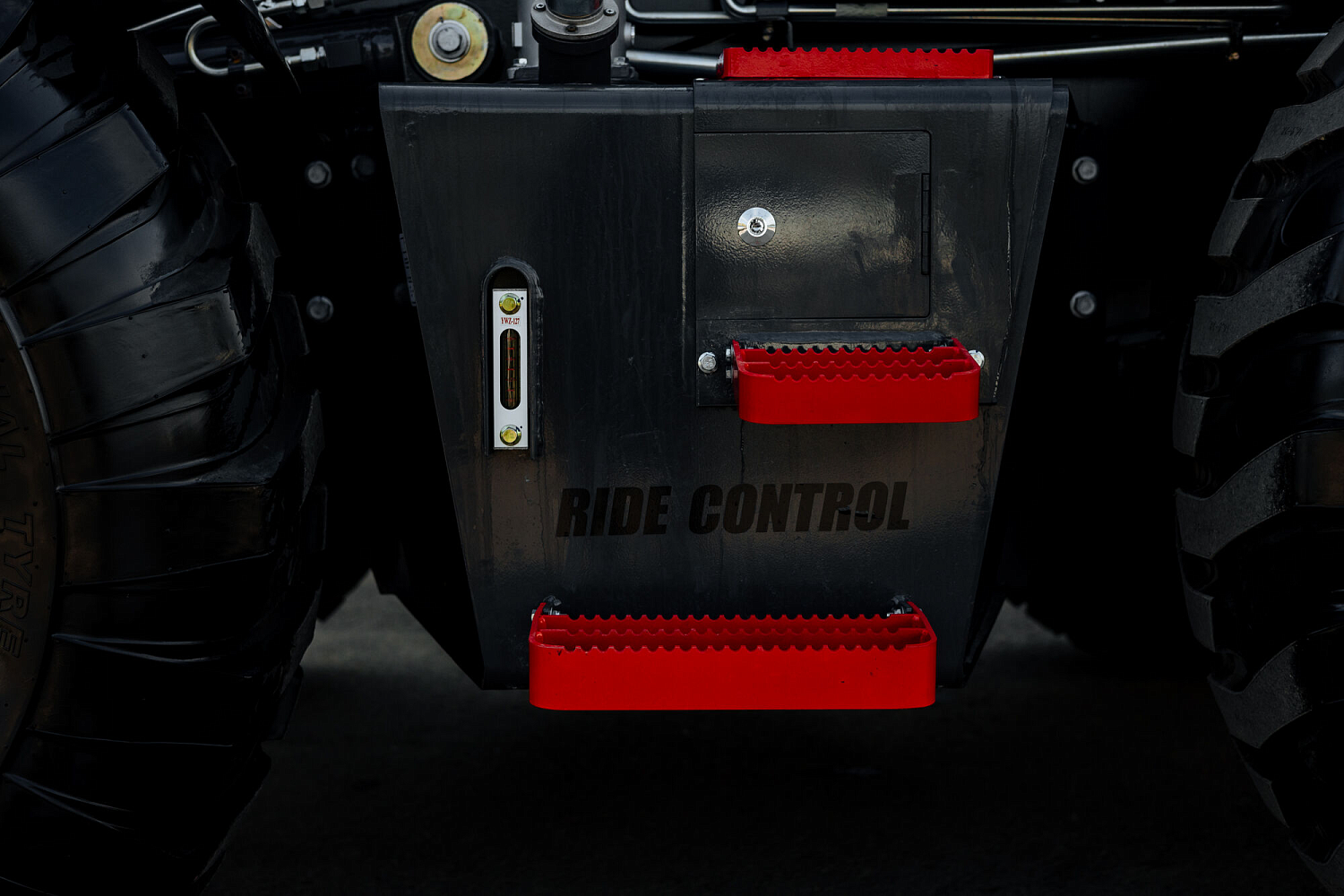 Экскаватор-погрузчик BULL 4SX-F