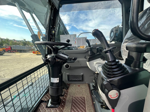 Колесный экскаватор XINYUAN C100 Professional