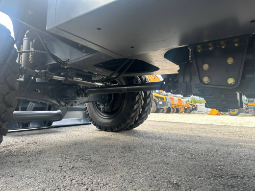 Колесный экскаватор XINYUAN C100 Professional