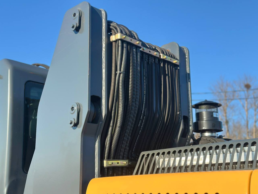 Колесный экскаватор XINYUAN C140W с лифт-кабиной