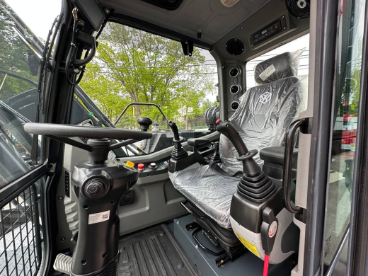 Колесный экскаватор XINYUAN C135W