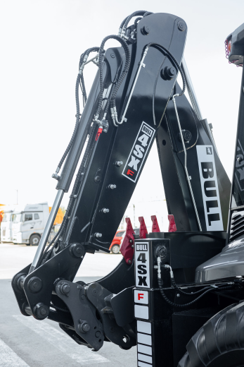 Экскаватор-погрузчик BULL 4SX-F