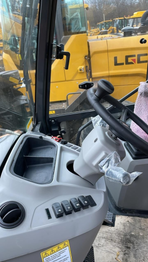 Экскаватор-погрузчик CASE 695SV Performance (Tier 3, рычаги сзади, без вил, Италия)