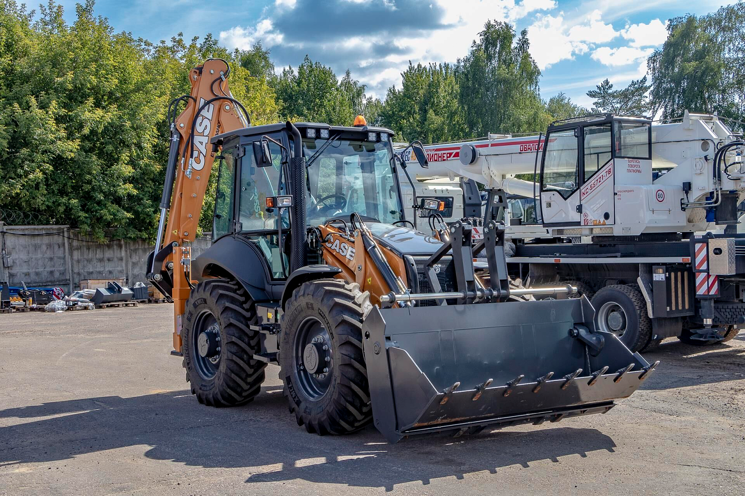 Экскаватор-погрузчик CASE 695SV Comfort (Tier 5 с отключенной системой SCR, Турция)