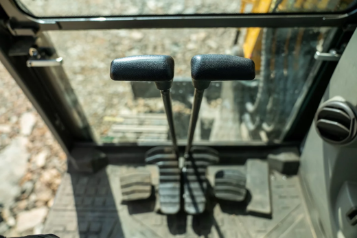 Экскаватор гусеничный LGCE E660FL (Резиновая гусеница, Двухпоточная гидролиния (X3))