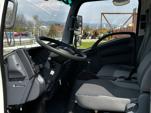 Эвакуаторная платформа 4.5 т с КМУ 3.2 т на шасси Isuzu Elf