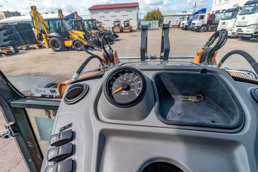 Экскаватор-погрузчик CASE 580SV Comfort (Tier 5 с отключенной SCR, Турция)