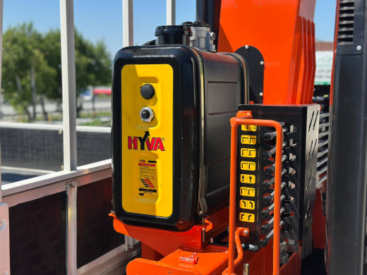 ISUZU ELF бортовой с КМУ HYVA