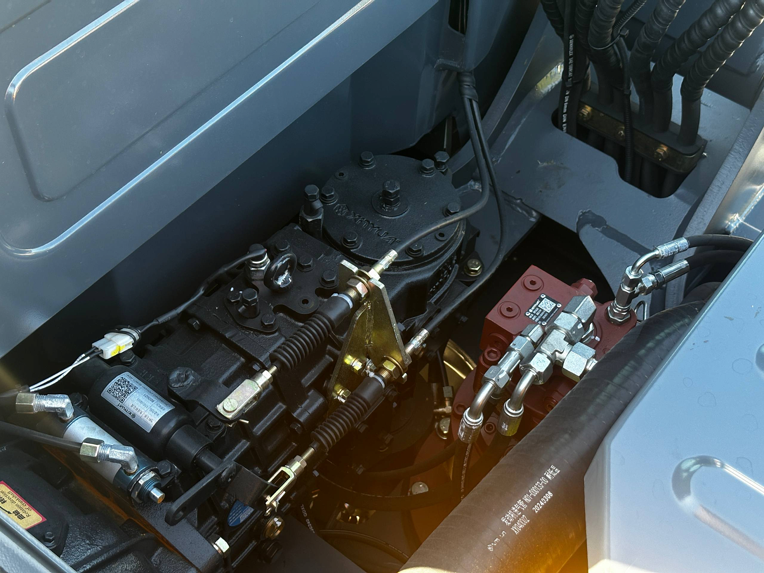 Колесный экскаватор XINYUAN B65 ECO