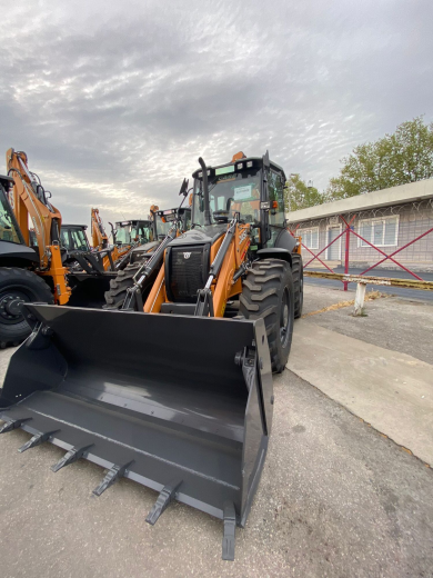 Экскаватор-погрузчик CASE 695SV Performance (Tier 3, рычаги сзади, без вил, Италия)