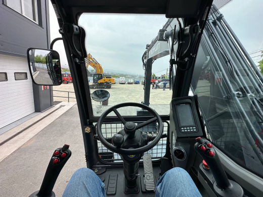 Колесный экскаватор XINYUAN C135W