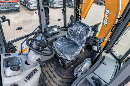 Экскаватор-погрузчик CASE 580SV Comfort (Tier 5 с отключенной SCR, Турция)