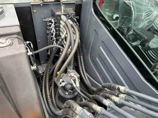 Колесный экскаватор XINYUAN C135W