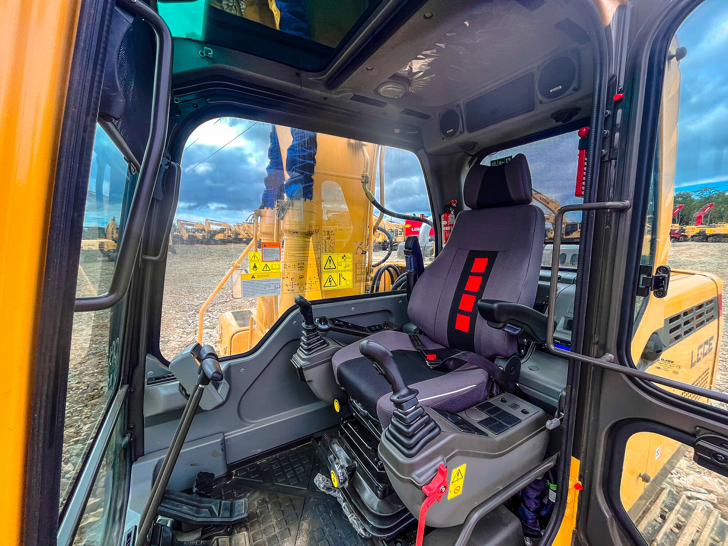 Экскаватор гусеничный LGCE E6150F (Однопоточная гидролиния)