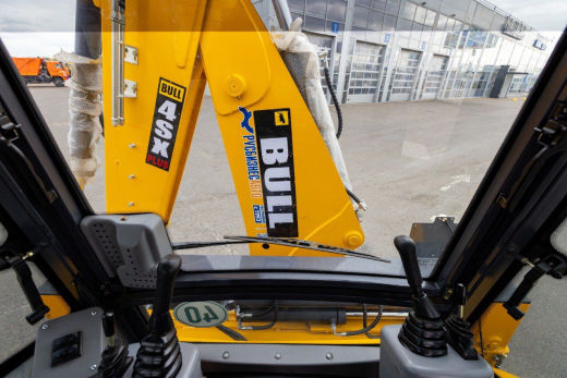 Экскаватор-погрузчик BULL 4SX-PLUS