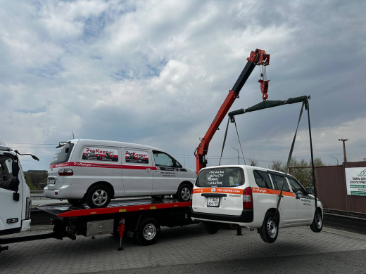 Эвакуаторная платформа 4.5 т с КМУ 3.2 т на шасси Isuzu Elf