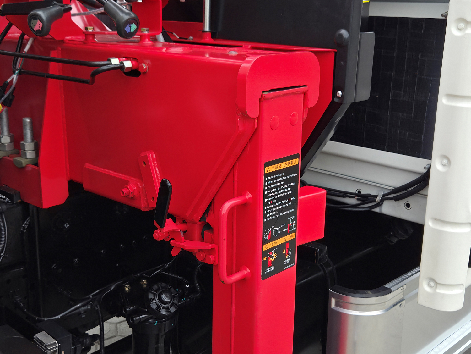 ISUZU ELF бортовой с КМУ UNIC