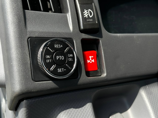 Эвакуаторная платформа 4.5 т с КМУ 3.2 т на шасси Isuzu Elf