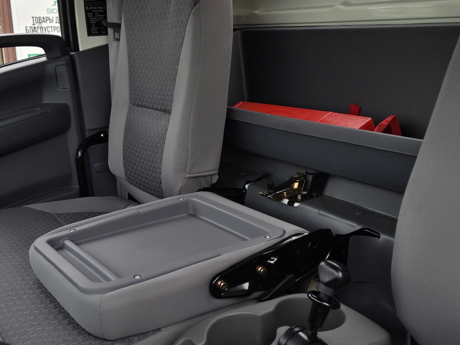 ISUZU ELF бортовой с КМУ UNIC