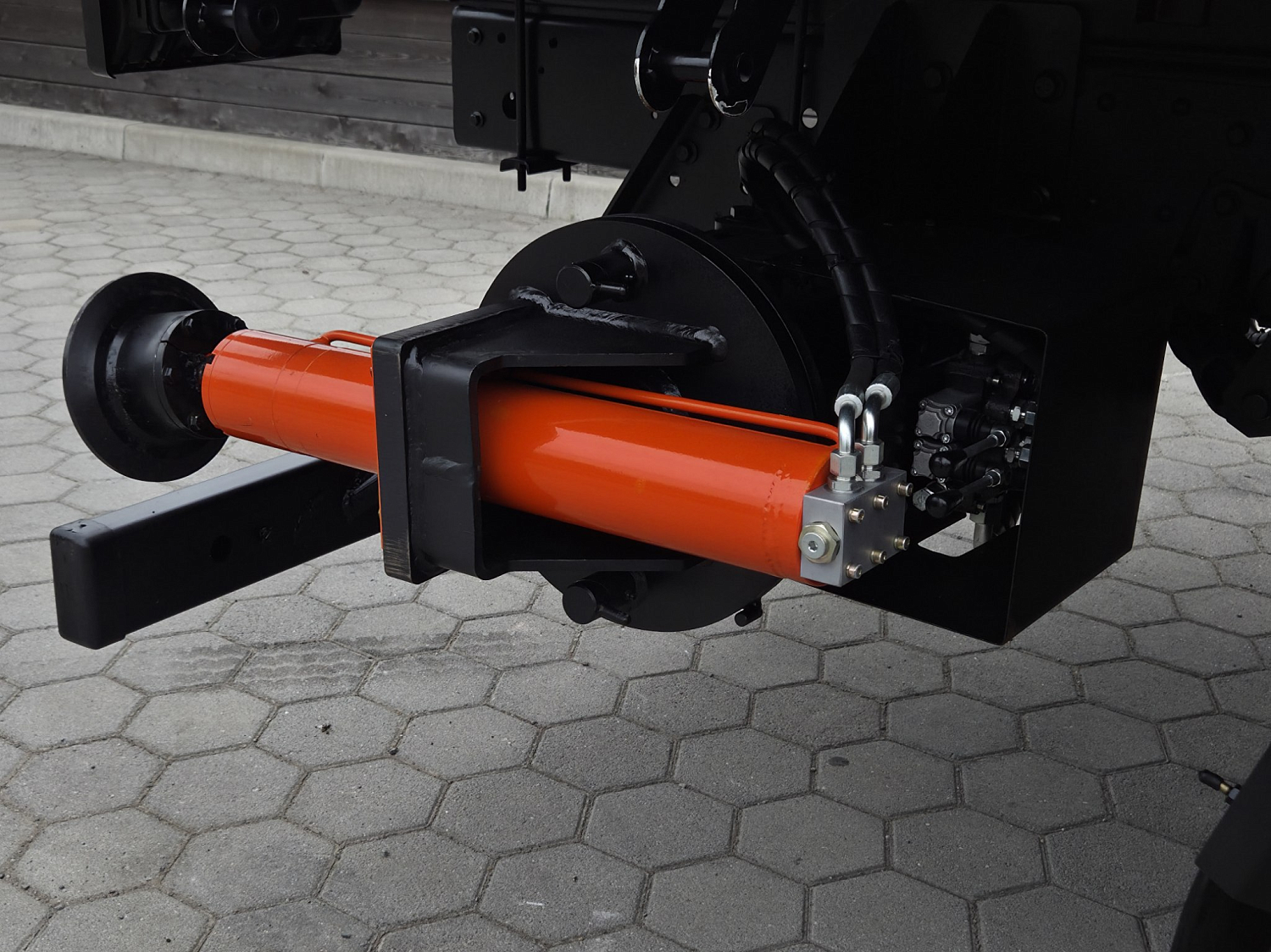 ISUZU ELF бортовой с КМУ UNIC