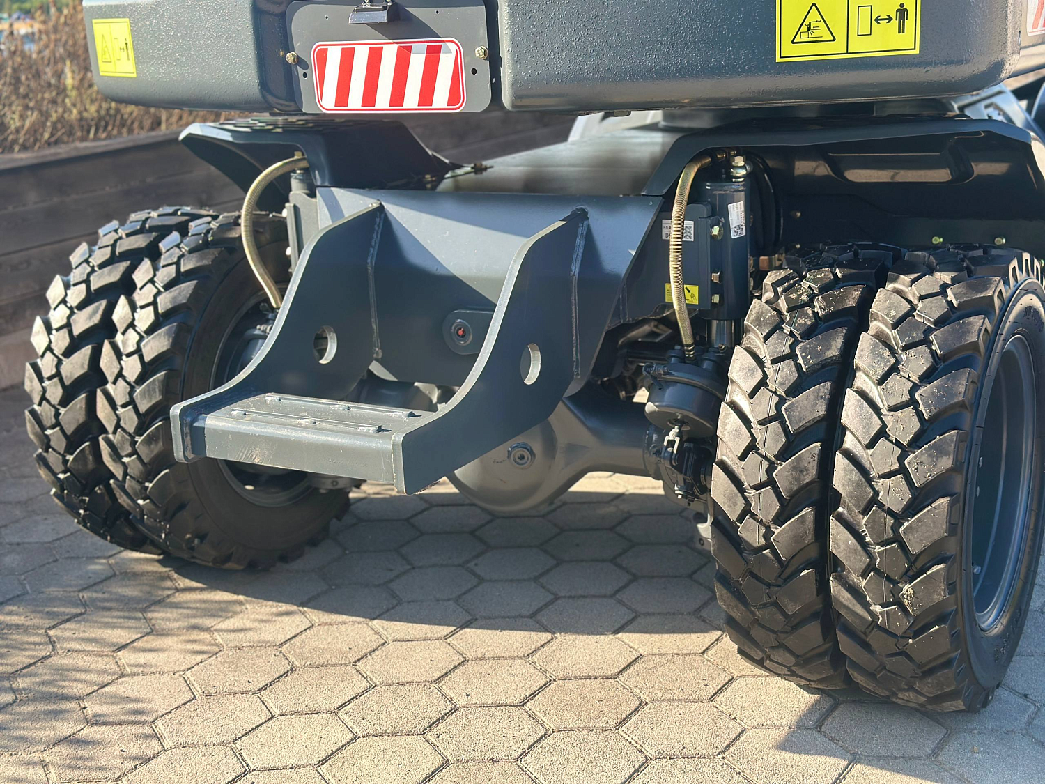 Колесный экскаватор XINYUAN B65 ECO