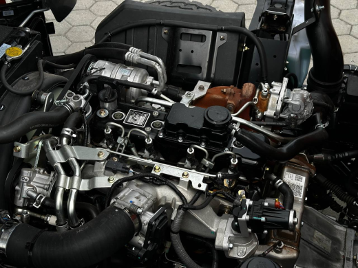 Эвакуаторная платформа 4.5 т с КМУ 3.2 т на шасси Isuzu Elf