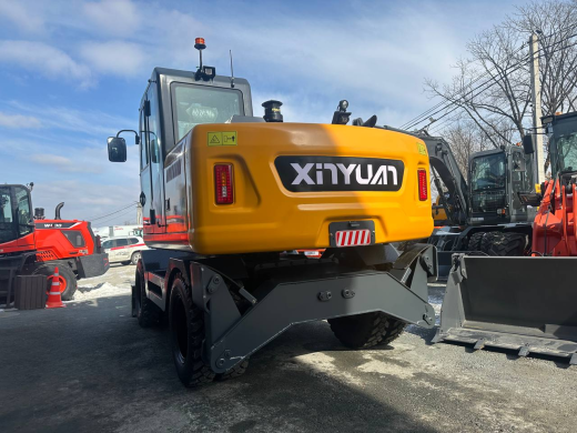 Колесный экскаватор XINYUAN C140W